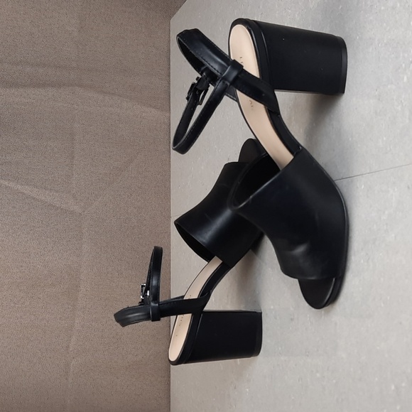 Le Chateau black chunky faux leather heeled sandal dress shoes, size 38 (7.5 US) - Picture 6 of 8